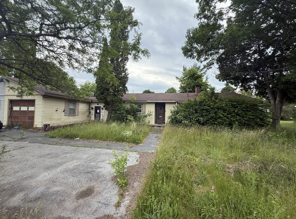 13 Mount Desert Drive, Bangor, ME 04401