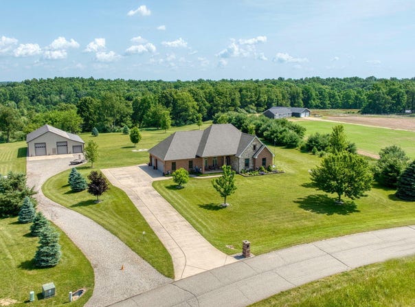 17172 Country Drive, Manchester, MI 48158