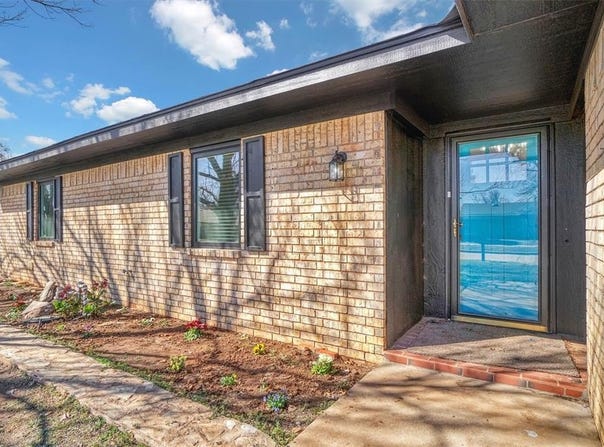 703 Comanche Trail, Altus, OK 73521