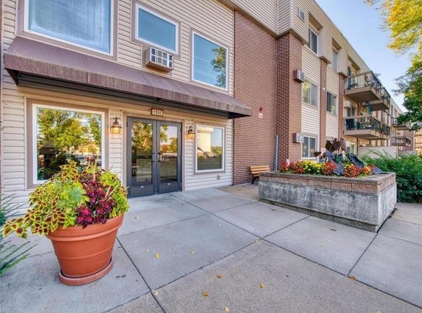 2800 Hillsboro Avenue N, New Hope, MN 55427