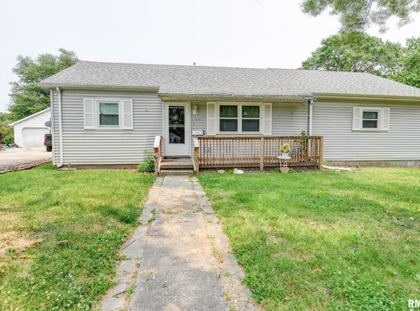 128 MACARTHUR Boulevard, Pana, IL 62557