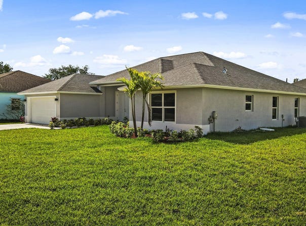 2624 Newport Drive, Fort Pierce, FL 34982