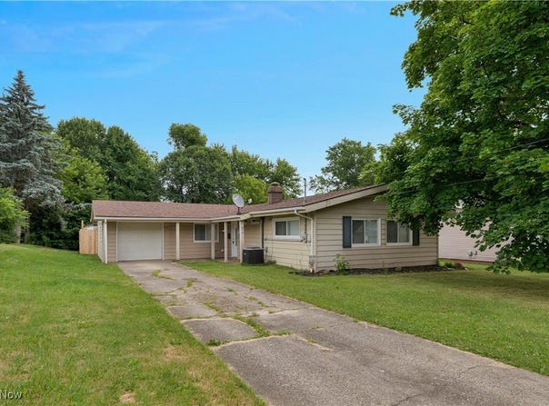 476 Blossom Avenue, Campbell, OH 44405