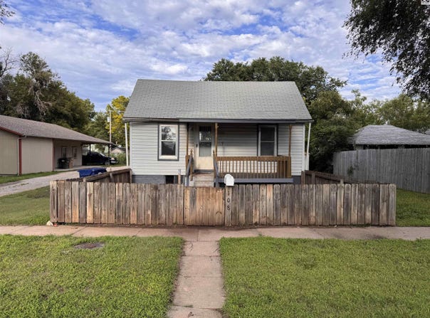 108 N 9th St, Sterling, KS 67579