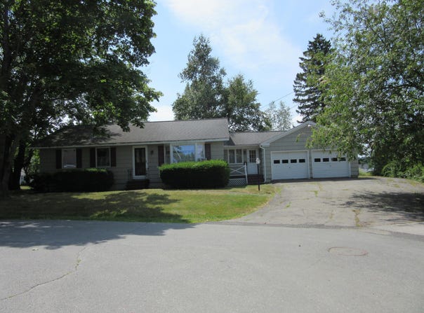 21 Westbrook Terrace, Hampden, ME 04444