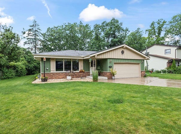 5035 S 65th St, Greenfield, WI 53220