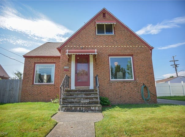 19308 Pawnee Avenue, Cleveland, OH 44119