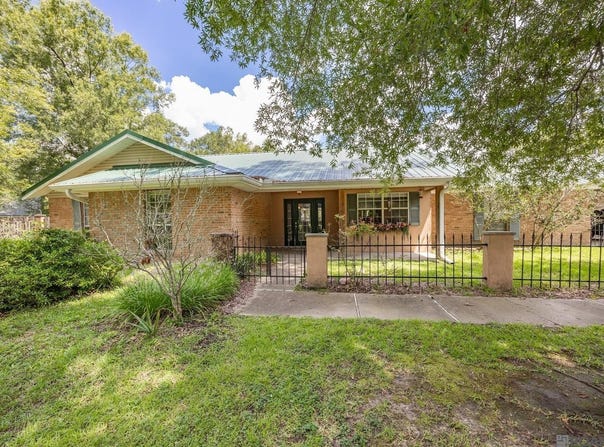 8659 Lake Park Dr, Denham Springs, LA 70726