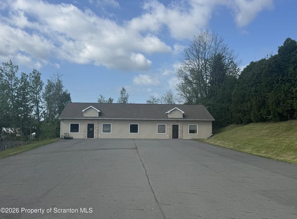 7 Oakwood Drive, Scranton, PA 18504