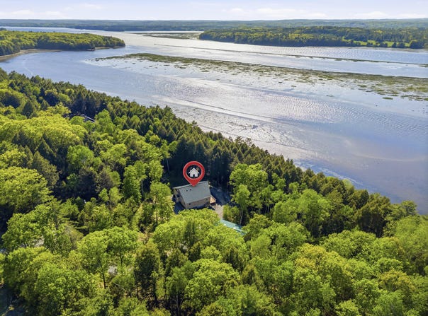 787 River Road, Dresden, ME 04342
