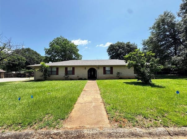 1050 35th Street NE, Paris, TX 75462
