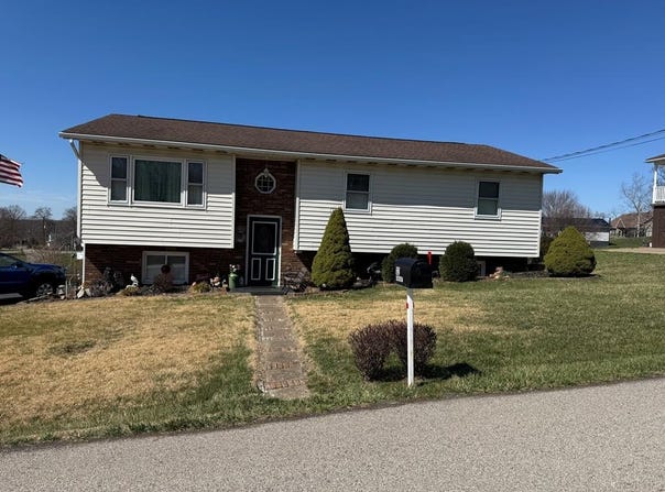 102 Virginia Oaks Dr, Moundsville, WV 26041