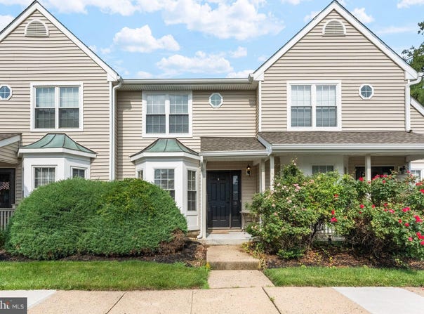 18 WASHINGTON COURT, HIGHTSTOWN, NJ 08520