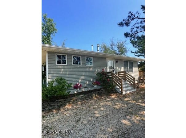 14 Jonathan Drive, Manahawkin, NJ 08050