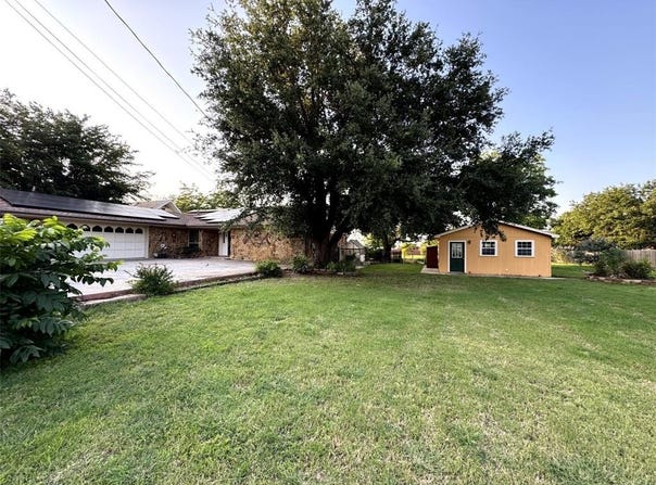 206 Runaway Bay Drive, Runaway Bay, TX 76426