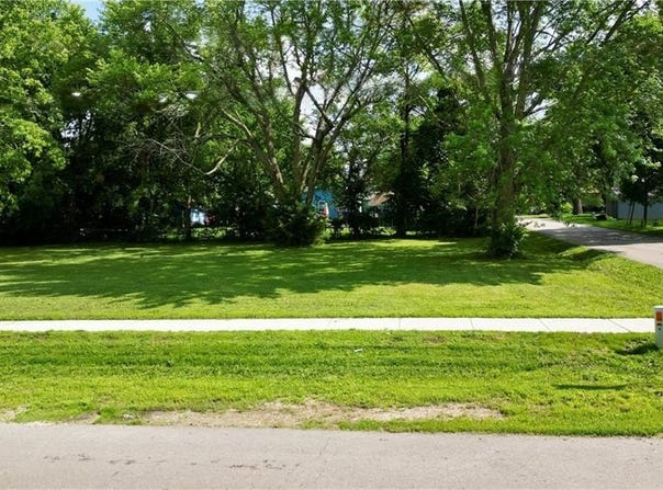 707 S 1st st Street, Louisburg, KS 66053