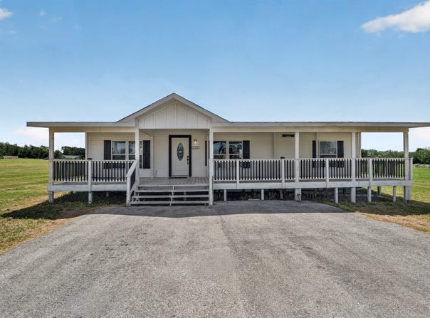 548 Casen St, Dale, TX 78616