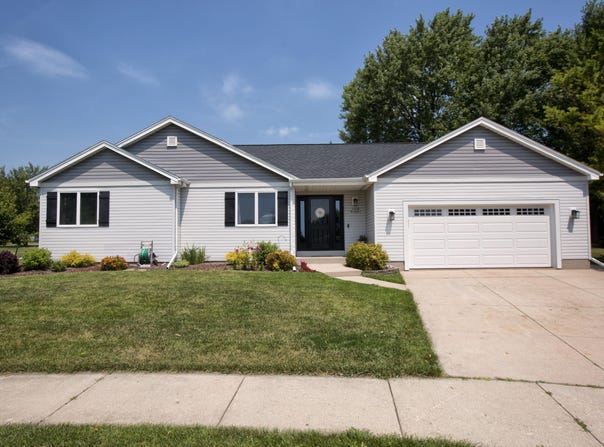 W208n16591 Celtic Ct, Jackson, WI 53037