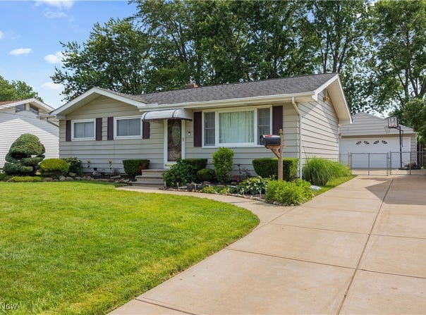 15555 Hocking Boulevard, Brook Park, OH 44142