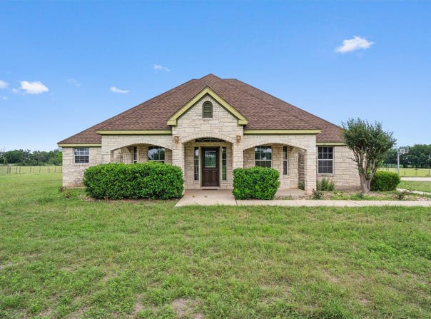 130 Cotton Rows LN, Taylor, TX 76574