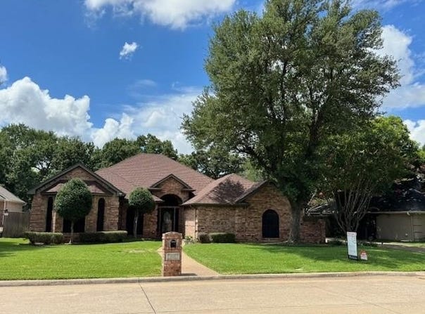 808 Majestic Oaks Court, Mansfield, TX 76063