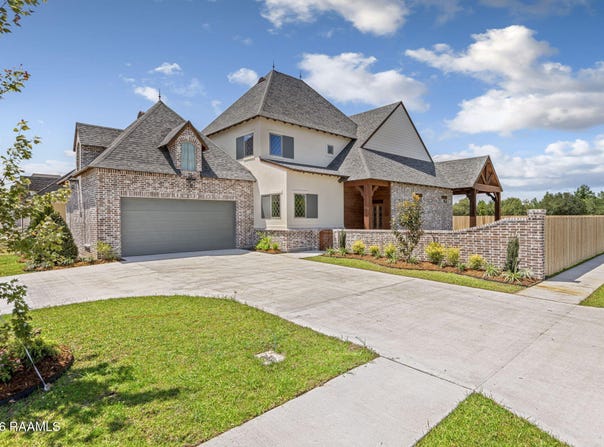 123 Summit Heights Drive, Youngsville, LA 70592