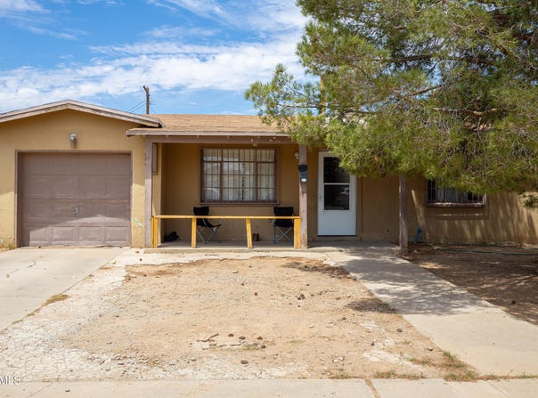 8829 MOUNT CHINATI Drive, El Paso, TX 79904