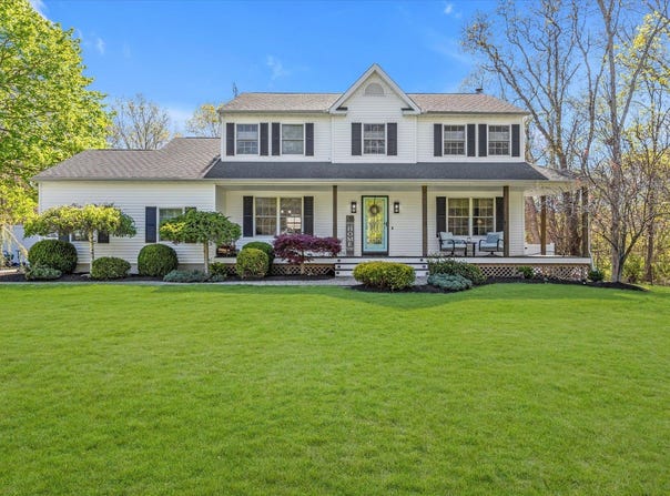 7 Karen Court, Wading River, NY 11792