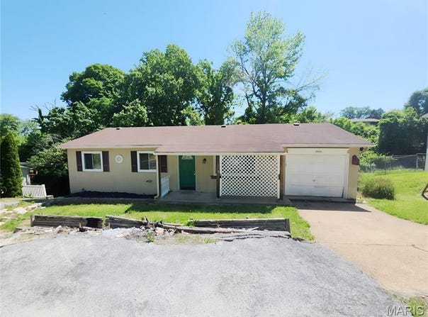 1816 West Drive, High Ridge, MO 63049