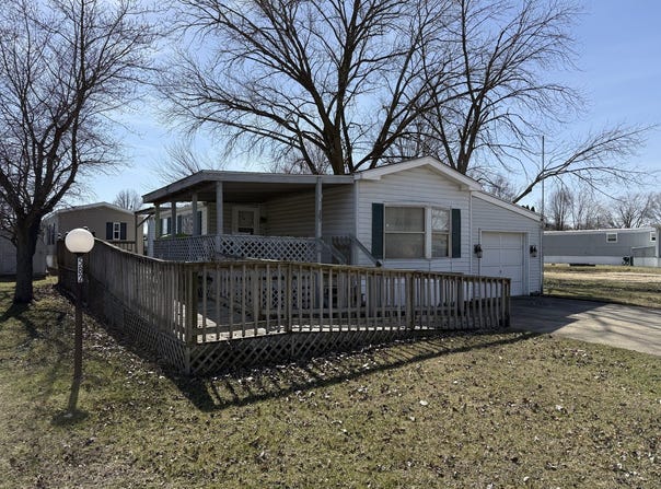 582 Bureau, Mahomet, IL 61853