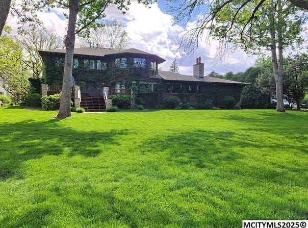 125 N Crescent Dr, MASON CITY, IA 50401