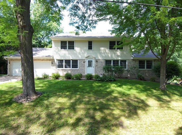 3931 Huntingdon Drive, Hopkins, MN 55305