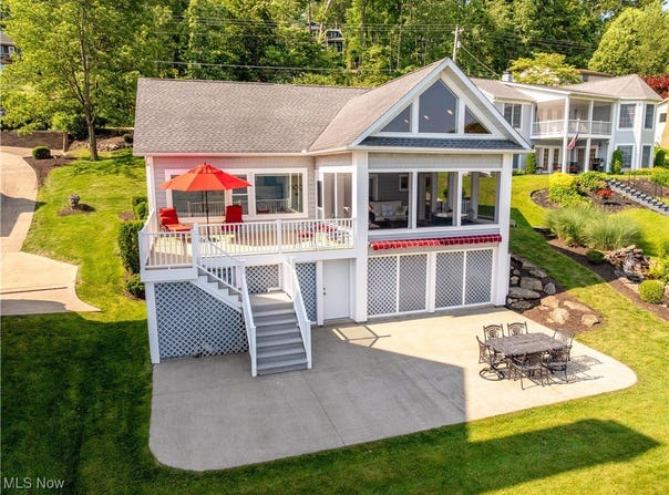 32 E Mohawk Drive, Malvern, OH 44644