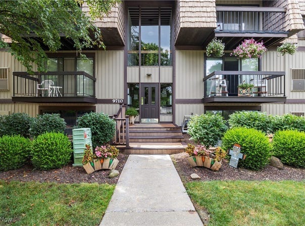 9710 Cove Drive unit: 20G, North Royalton, OH 44133