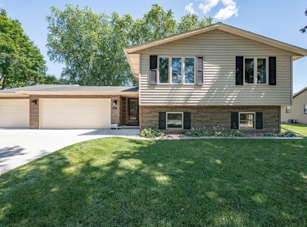 1839 REVERE Trail, DE PERE, WI 54115