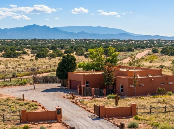 8 Avenida De La Paz, Lamy, NM 87540