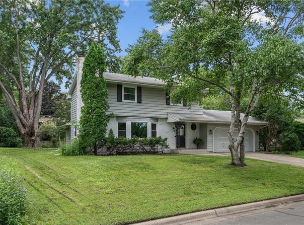 2435 Lamplighter Lane, Golden Valley, MN 55422
