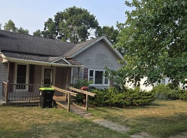 207 E Coffren Avenue, Greenville, MI 48838