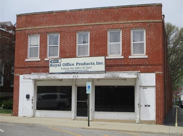 809 Main Street, Highland, IL 62249