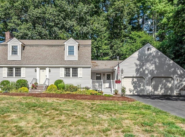 9 Autumn Ln, Chelmsford, MA 01824