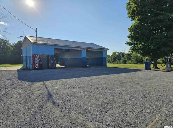 406 N 7TH Street, Dahlgren, IL 62828