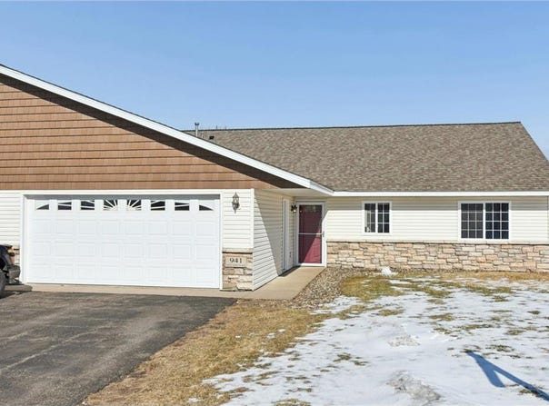 941 W Edge Place, New Richmond, WI 54017