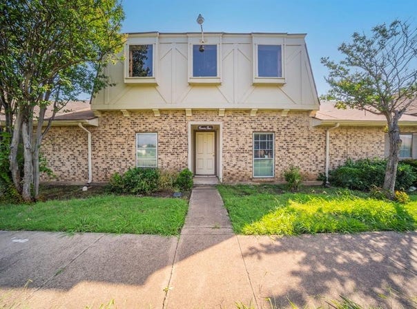 24 W Mountain Creek Drive, Grand Prairie, TX 75052