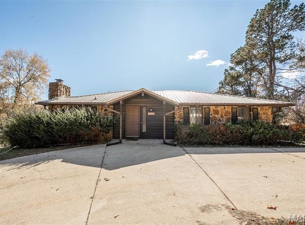 1008 Barton Road, Doniphan, MO 63935