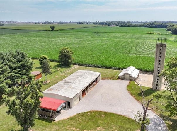 32312 Pleasant Hill Road, Girard, IL 62640