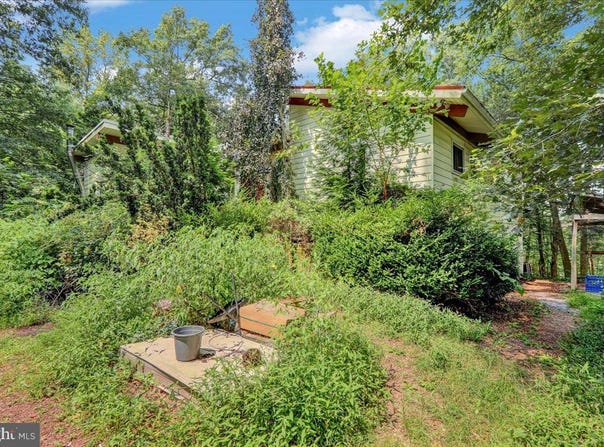 686 HILL ROAD, ROBESONIA, PA 19551