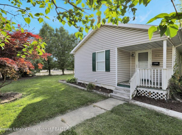 1015 Lake Lansing Road, Lansing, MI 48906