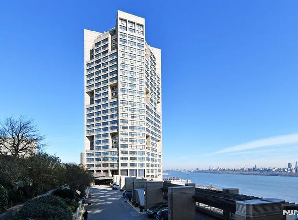7004 Boulevard E, Guttenberg, NJ 07093