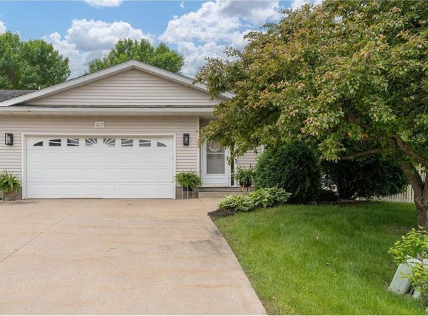 623 E Rolling Hills Drive, Le Center, MN 56057