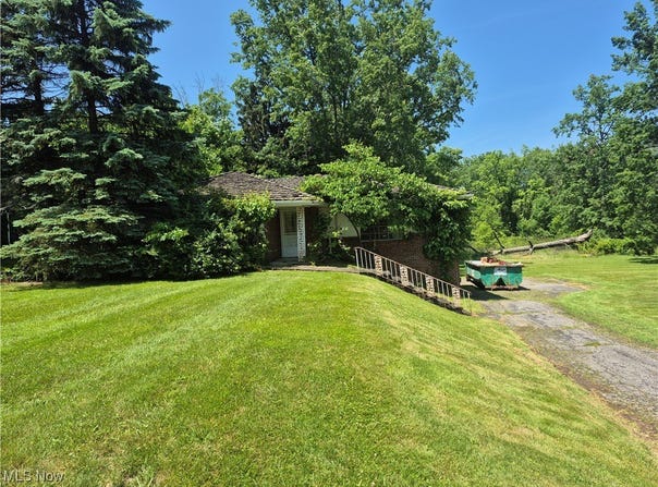 2390 Lost Nation Road, Willoughby, OH 44094